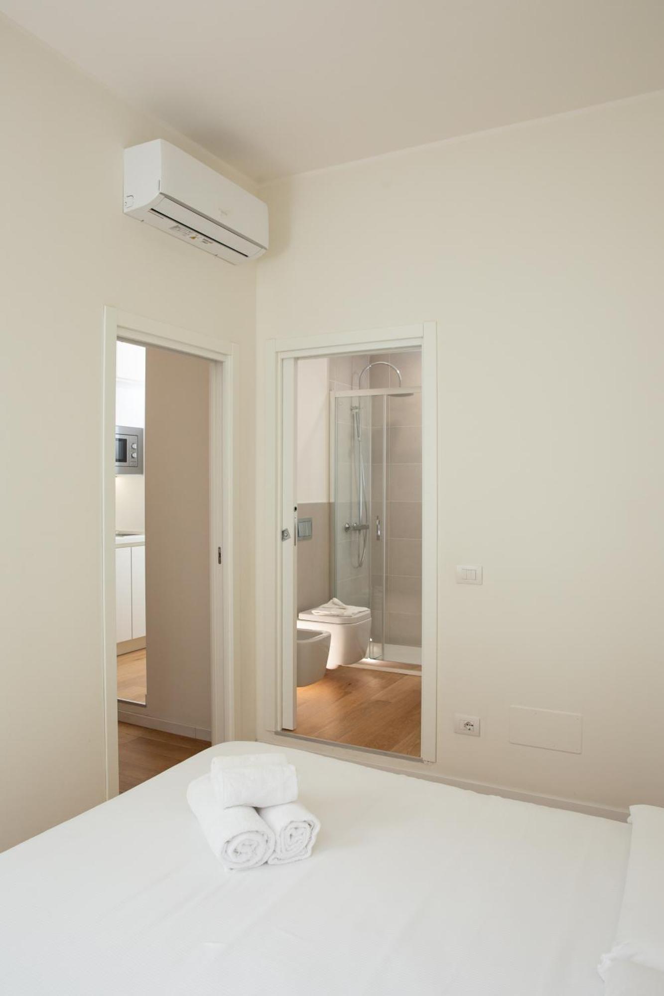 Klimt Central Station - Two Room Apartment Milánó Kültér fotó