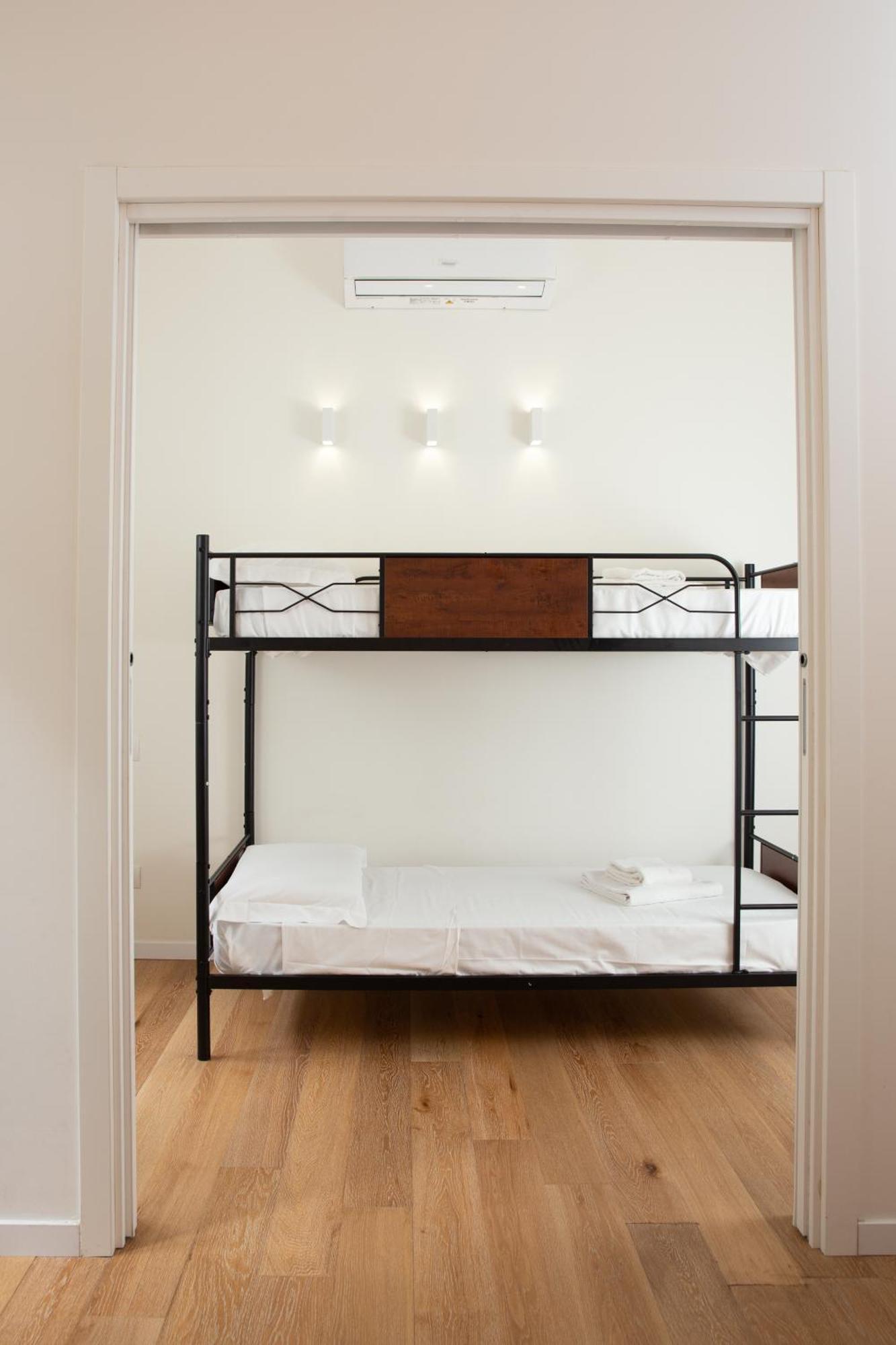 Klimt Central Station - Two Room Apartment Milánó Kültér fotó