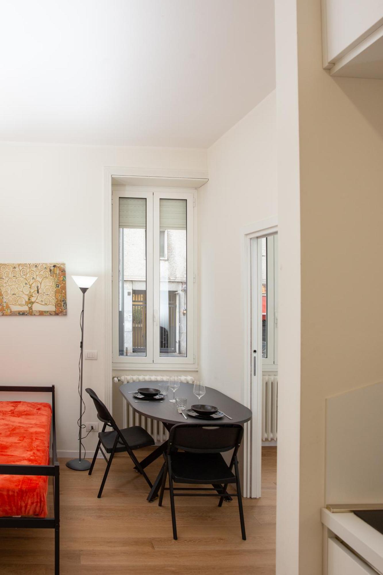 Klimt Central Station - Two Room Apartment Milánó Kültér fotó