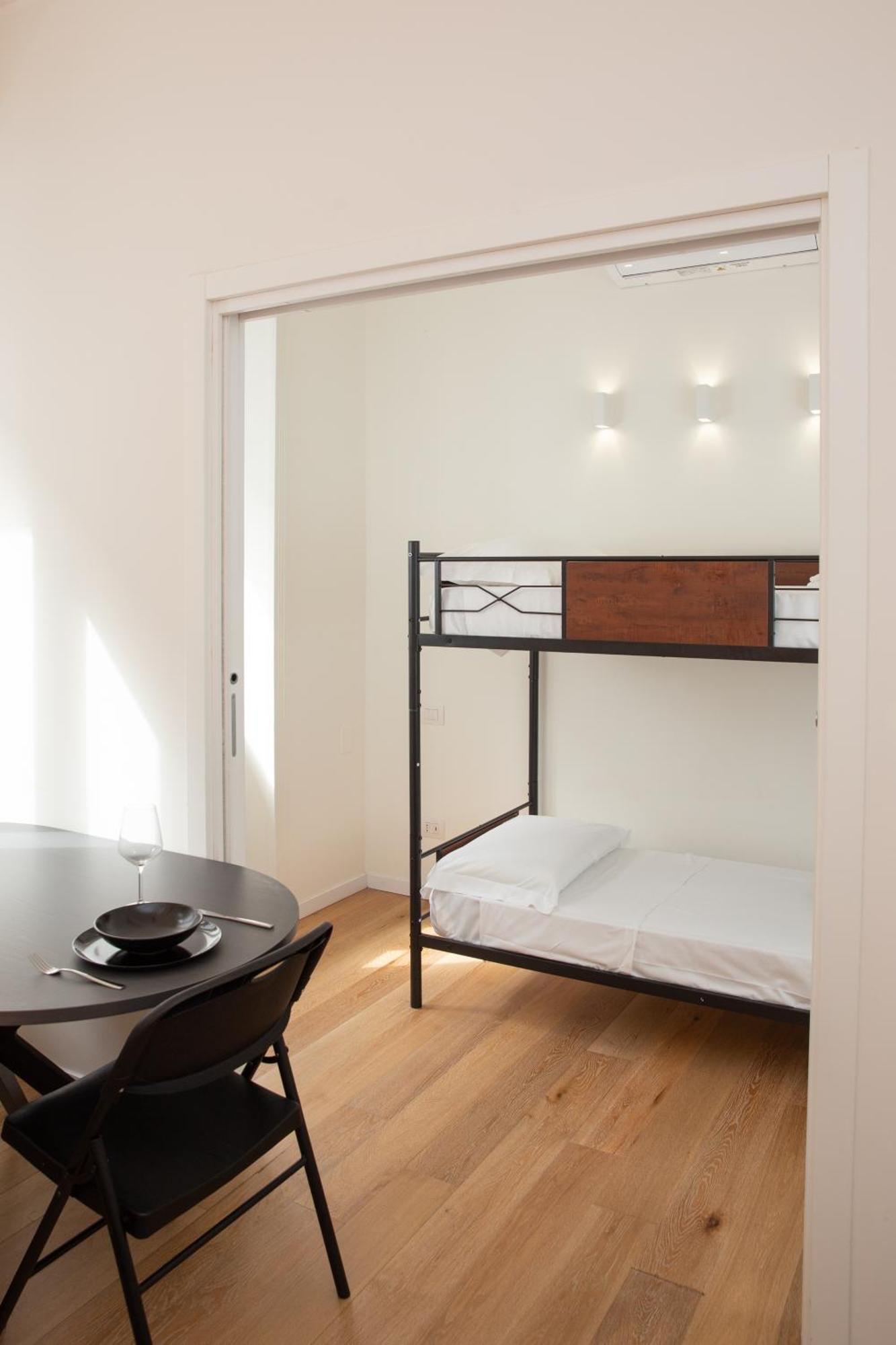 Klimt Central Station - Two Room Apartment Milánó Kültér fotó